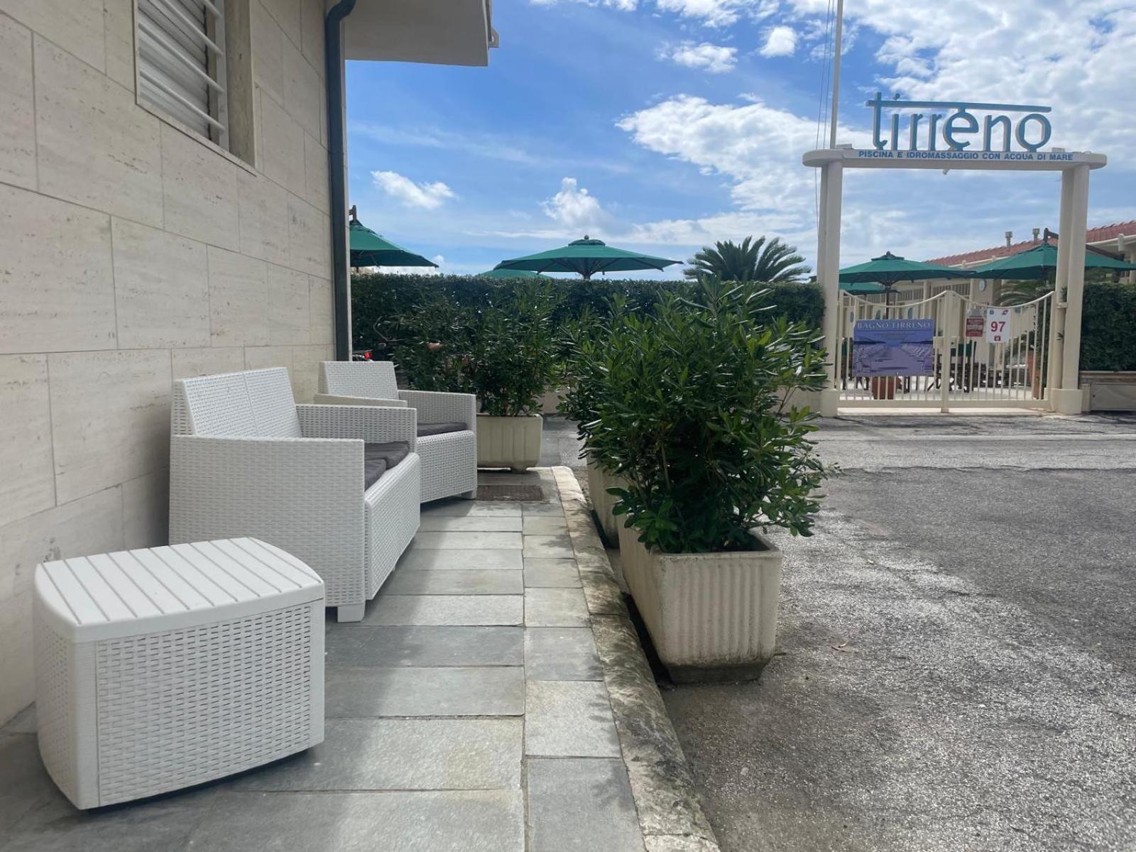 Amamare Apartments Виареджо Экстерьер фото